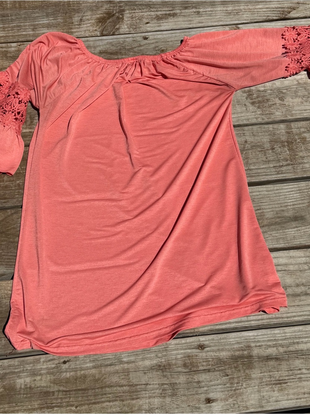 Win Win Women's Coral Off-Shoulder Tunic with Crochet Sleeve Detail size Medium - Picture 3 of 3
